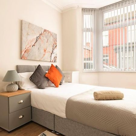 3-Bedroom Home In Liverpool L15 With Free Parking Exterior photo
