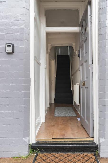 3-Bedroom Home In Liverpool L15 With Free Parking Exterior photo